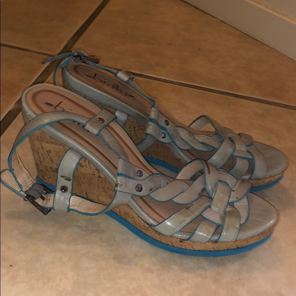 Shoes - Picture 2 of 4